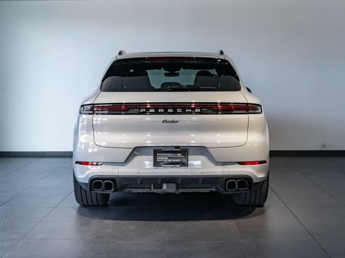Certified 2025 Porsche Cayenne Turbo AWD/4WD image 6