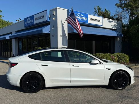 Used 2022 Tesla Model 3 Standard Range RWD image 10