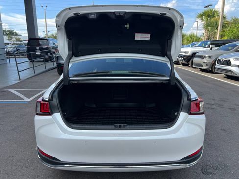 Used 2019 Lexus ES 300h Ultra Luxury w/ Accessory Package 2 FWD image 20