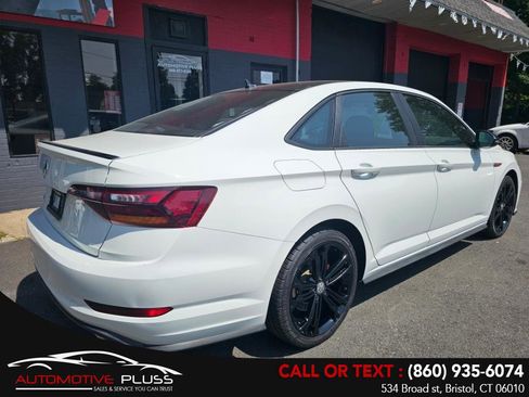 Used 2019 Volkswagen Jetta GLI image 2