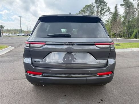 Used 2023 Jeep Grand Cherokee Altitude image 9