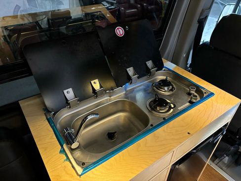 Used 2008 Freightliner Sprinter 3500 image 13