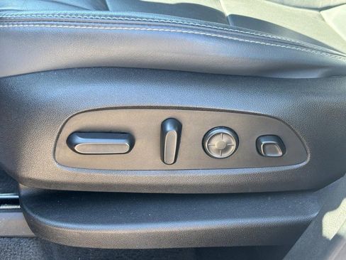 Used 2020 Buick Enclave Premium w/ Sun and Sites Package AWD/4WD image 17