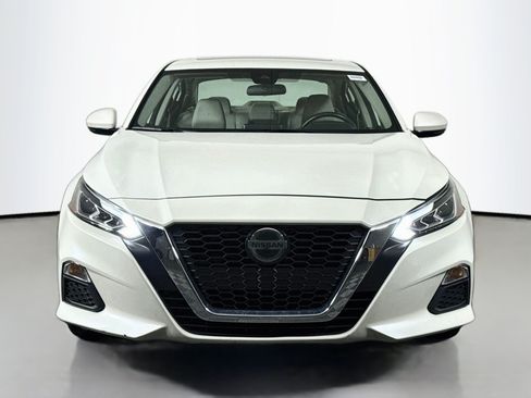 Used 2022 Nissan Altima 2.5 SV w/ SV Premium Package FWD image 2
