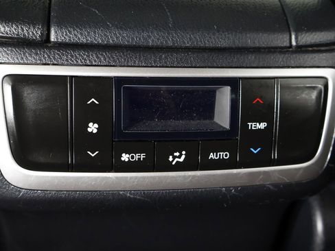 Used 2019 Toyota Highlander XLE AWD/4WD image 57
