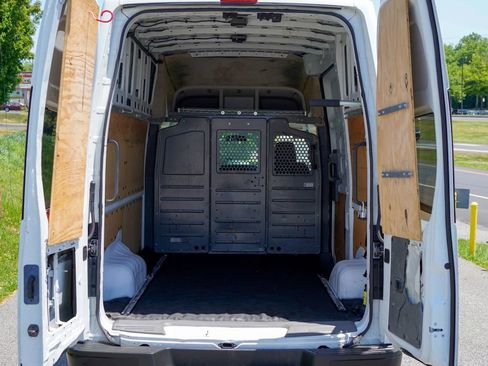 Used 2019 Nissan NV 2500 SV w/ Back Door Glass Package RWD image 12