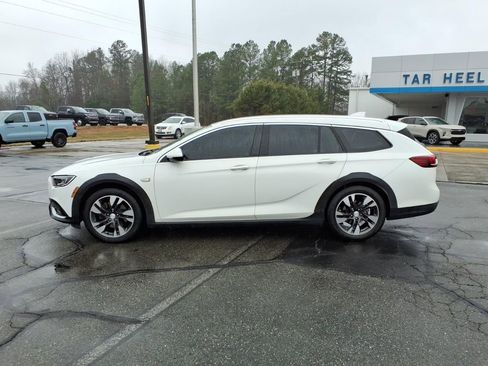 Used 2018 Buick Regal Essence w/ Driver Confidence Package #1 image 2