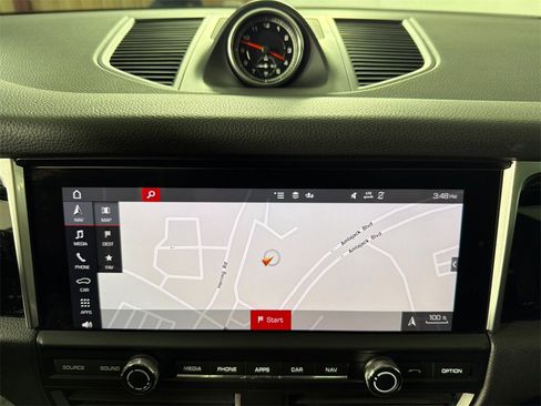 Used 2021 Porsche Macan image 3