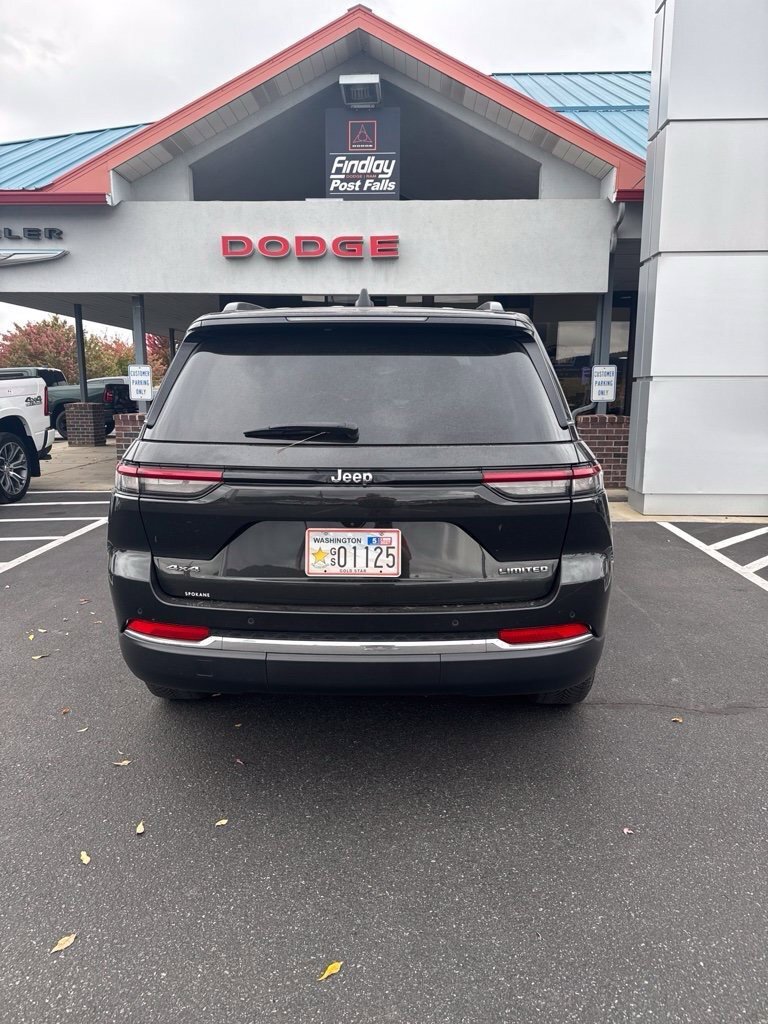 Used 2023 Jeep Grand Cherokee Limited w/ Trailer Tow Prep Group (B) AWD/4WD image 5