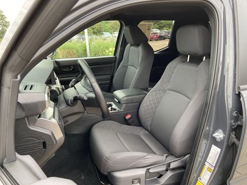 Used 2025 Toyota Tacoma SR5 AWD/4WD image 18