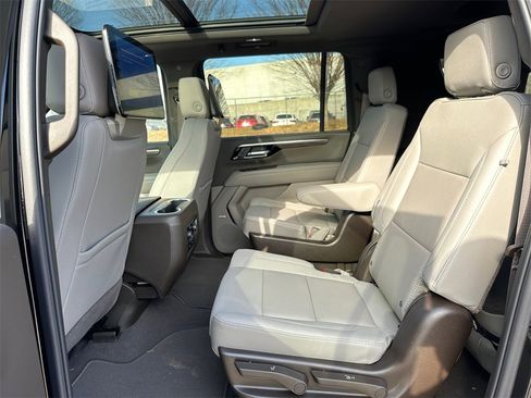 New 2026 Chevrolet Suburban Z71 w/ Z71 Off-Road Package image 18