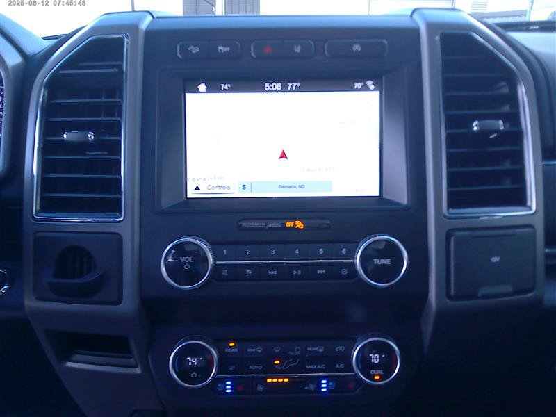 Used 2019 Ford Expedition XLT w/ Equipment Group 202A AWD/4WD image 17