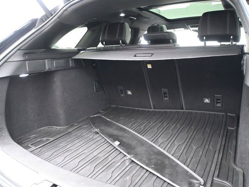 Used 2019 Land Rover Range Rover Velar R-Dynamic SE AWD/4WD image 10