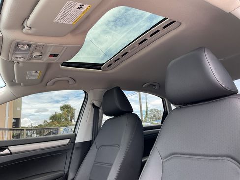 Used 2021 Volkswagen Passat 2.0T SE image 14