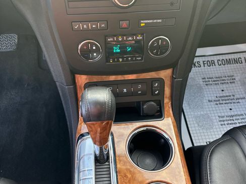Used 2011 Buick Enclave CXL image 18