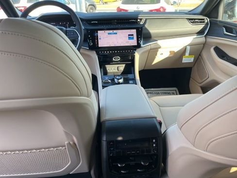 New 2026 Jeep Grand Cherokee L Limited w/ Limited Altitude Package AWD/4WD image 17