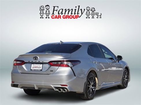 Used 2024 Toyota Camry SE image 4