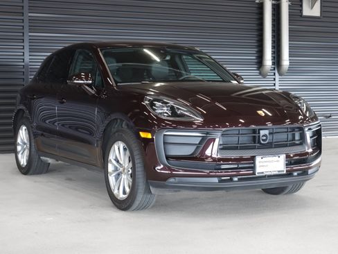 Certified 2024 Porsche Macan AWD/4WD image 7