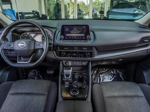 Used 2025 Nissan Rogue SV AWD/4WD image 4