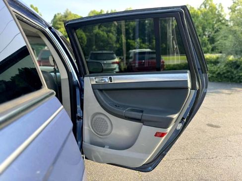 Used 2007 Chrysler Pacifica Touring image 16
