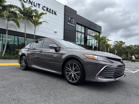 Used 2023 Toyota Camry XLE image 23