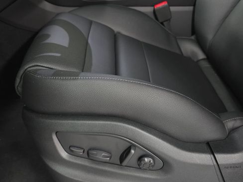 Certified 2026 Porsche Cayenne AWD/4WD image 24