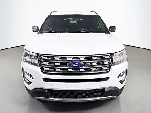 Used 2017 Ford Explorer XLT w/ Equipment Group 202A image 2