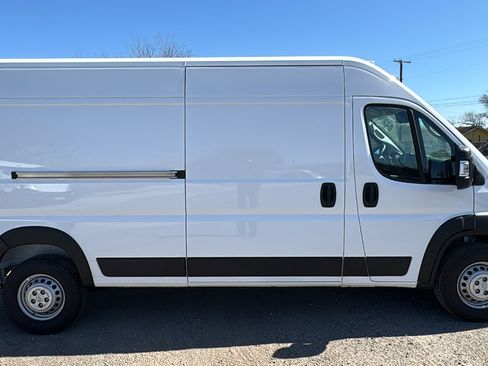 Used 2025 RAM ProMaster 2500 w/ Convenience Group image 4