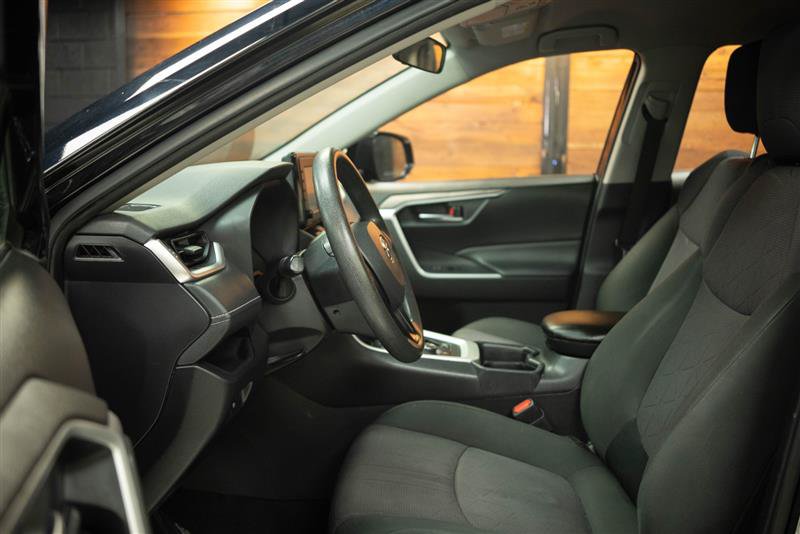 Used 2020 Toyota RAV4 XLE AWD/4WD image 8