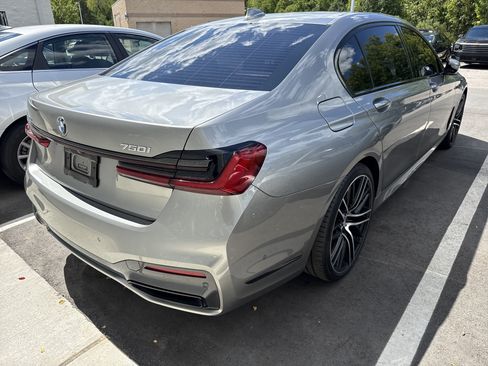 Used 2021 BMW 750i xDrive w/ Executive Package AWD/4WD image 8