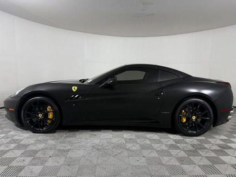 Used 2014 Ferrari California RWD image 4