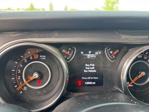 Used 2022 Jeep Gladiator Sport AWD/4WD image 13