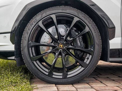 Used 2024 Lamborghini Urus S AWD/4WD image 16