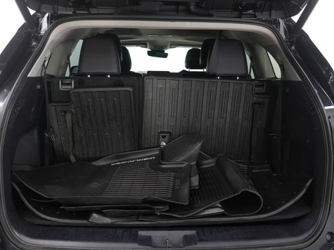 Used 2020 Toyota Highlander XLE image 10