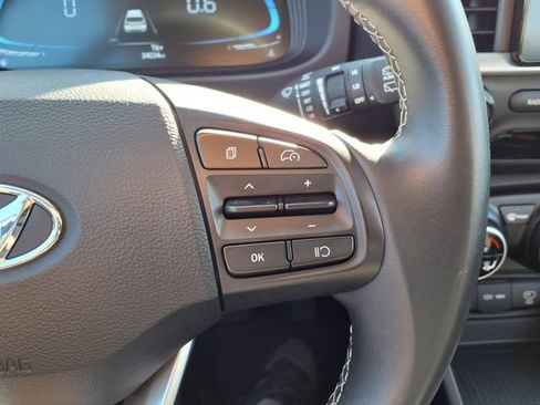 Used 2025 Hyundai Venue SEL FWD image 25