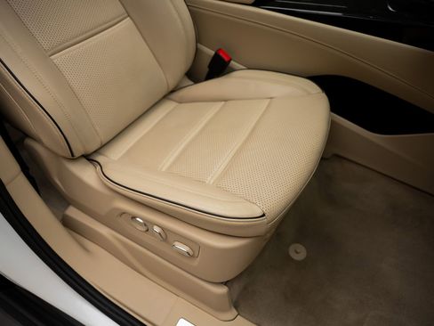 Used 2024 Cadillac Escalade Premium Luxury AWD/4WD image 64