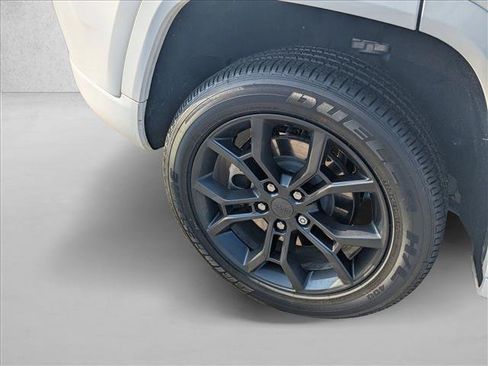 Used 2023 Jeep Grand Cherokee 30th Anniversary AWD/4WD image 19