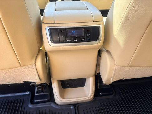 Used 2016 Toyota Highlander Limited w/ Driver Technology Package AWD/4WD image 36