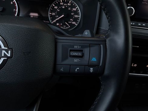 Used 2025 Nissan Rogue SV FWD image 33