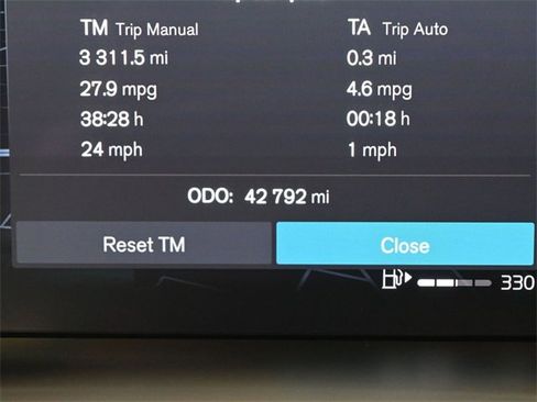 Used 2024 Volvo XC60 B5 Plus w/ Climate Package image 23