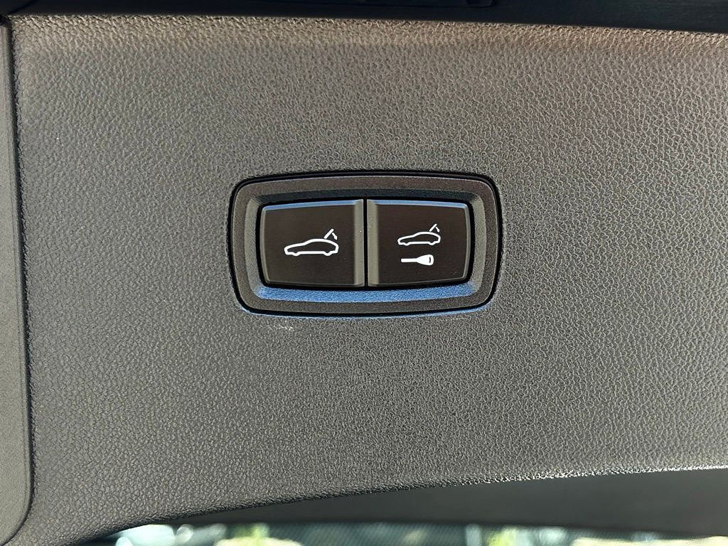 Used 2024 Porsche Cayenne Coupe AWD/4WD image 31
