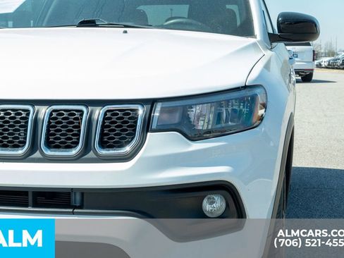 Used 2024 Jeep Compass Latitude image 11