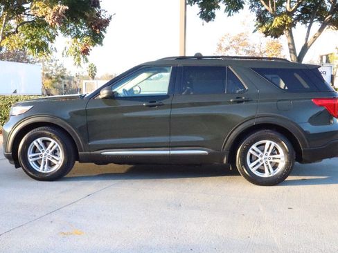 Used 2022 Ford Explorer XLT image 18