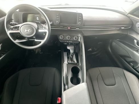 Used 2025 Hyundai Elantra SE FWD image 24