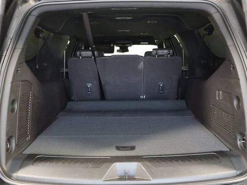 Used 2025 Chevrolet Suburban LT RWD image 13