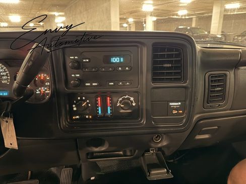Used 2003 Chevrolet Silverado 2500 W/T RWD image 22