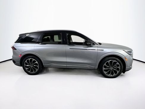 Used 2024 Lincoln Nautilus Reserve image 4