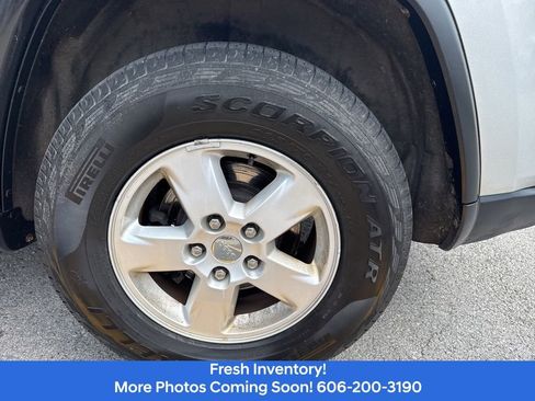 Used 2011 Jeep Grand Cherokee Laredo w/ Security & Convenience Group image 9