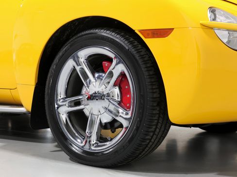 Used 2005 Chevrolet SSR w/ Preferred Equipment Group image 89