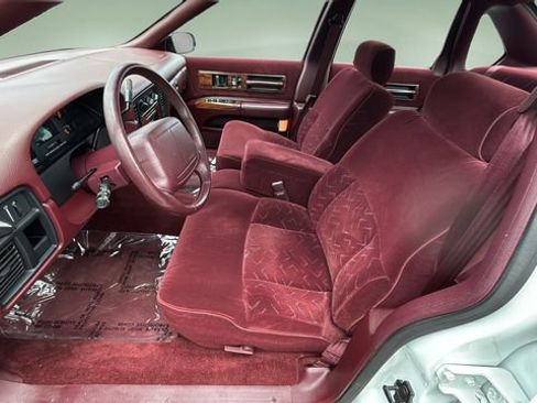 Used 1996 Chevrolet Caprice SS RWD image 18